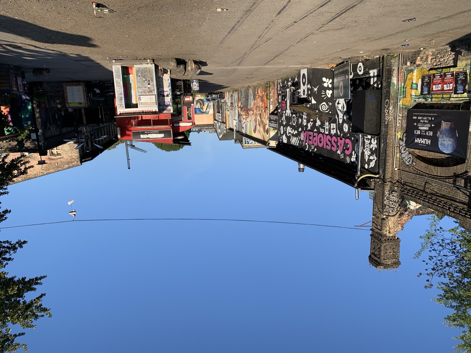 Das RAW-Gelände in Berlin-Friedrichshain mit alternativen Clubs und Streetart.
