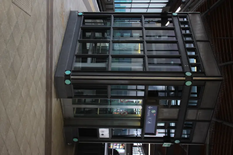 S-Bahnhof Berlin-Schöneberg mit historischer Bahnhofshalle