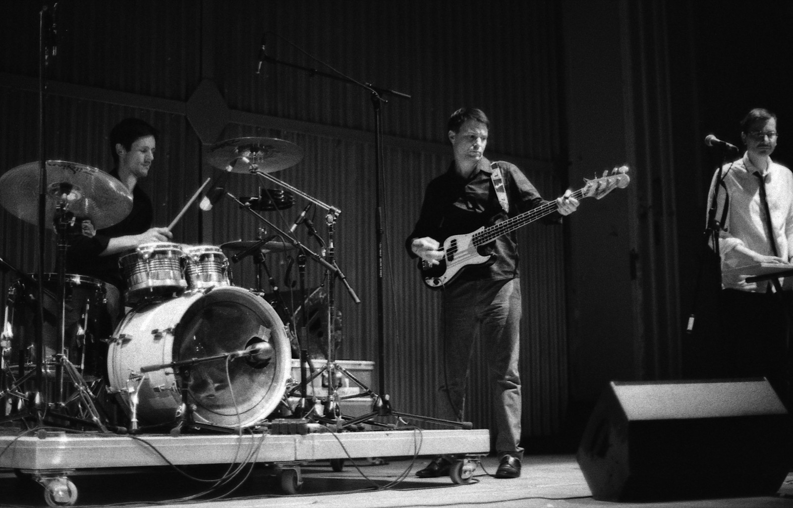 Band beim Live-Konzert auf einer Bühne in Berlin