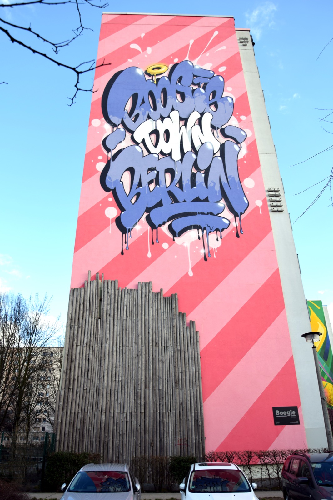 Buntes Streetart-Wandbild beim Berlin Mural Fest in Berlin-Hellersdorf